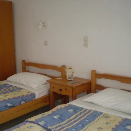 Studios Parian Blu Logaras