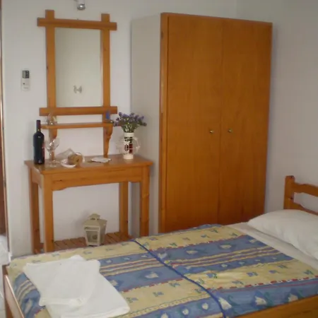 Apartment Studios Parian Blu Logaras